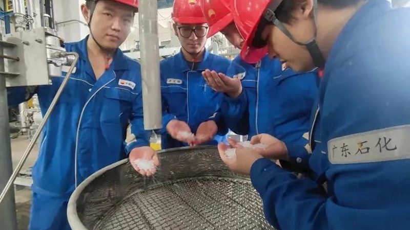 免钉胶与结构胶：性能差异与应用场景解析**